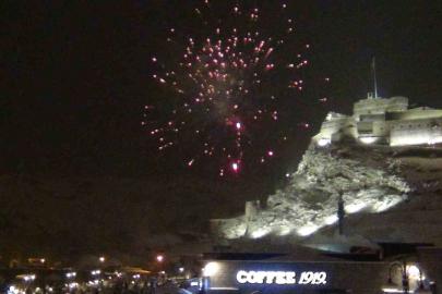 Kars’ta yeni yıl coşkusu: Lapa lapa kar altında halay