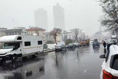 Kartal’da kısa süreli kar yağışı etkili oldu