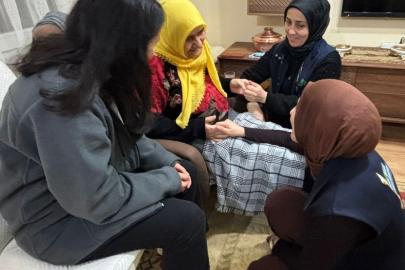 Kartepe’de "Alo Evlat" ekiplerinden yaşlılara evde sağlık ve bakım desteği