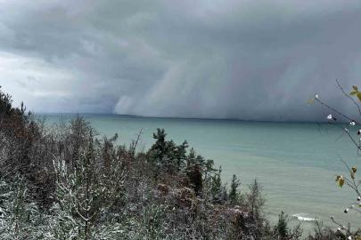 Kastamonu’da ’deniz etkili kar yağışı’ ilginç görüntü oluşturdu