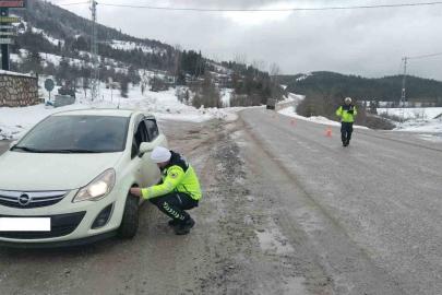 Kastamonu’da jandarma ekipleri kış lastiği denetimlerini sıklaştırdı