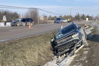 Kastamonu’da otomobil ile cip çarpıştı: 3 yaralı