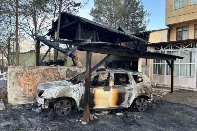 Kastamonu’da park halindeki cip yandı