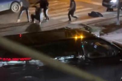 Kavga esnasında yola savrulan çocuk yürekleri ağza getirdi