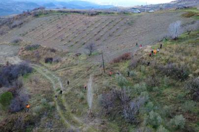 Kayıp olarak aranan kadın dere yatağında ölü bulundu