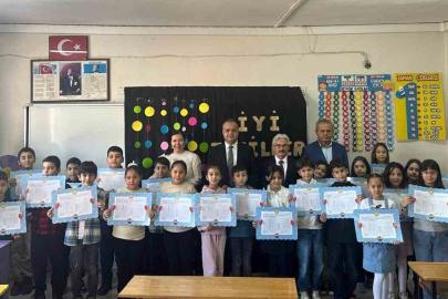 Kaymakamı Çelikkol çocukların karne sevincine ortak oldu