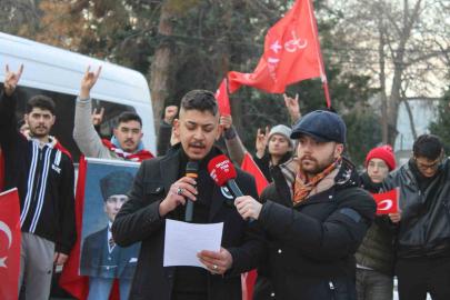 Kayserililerden Türk Bayrağı’na yapılan saldırıya tepki