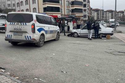 Kaza sonrası savrulan otomobil 4 yaşındaki çocuğa çarptı