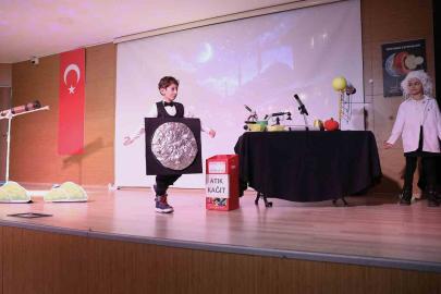 Keçiören Belediyesi’nde öğrenciler bilimi sahneye taşıdı