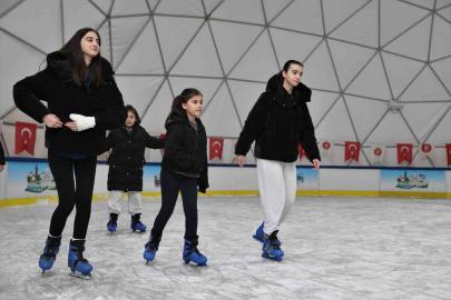Keçiören Belediyesi’nden ücretsiz buz pateni hizmeti