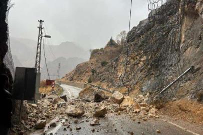 Kemaliye’de tünel girişi tehlike saçıyor