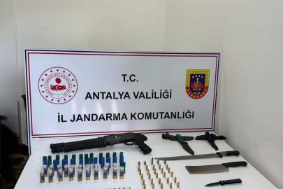 Kepez’de jandarmadan ruhsatsız silah operasyonu