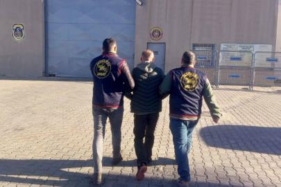 Kesinleşmiş 12 yıl cezayla aranan uyuşturucu tacirini jandarma yakaladı