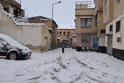Kilis’te kar yağışı etkili oluyor