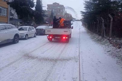 Kırıkkale Belediyesi ekipleri kar mesaisinde