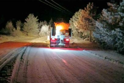 Kırıkkale’de köy yollarında karla mücadele çalışmaları