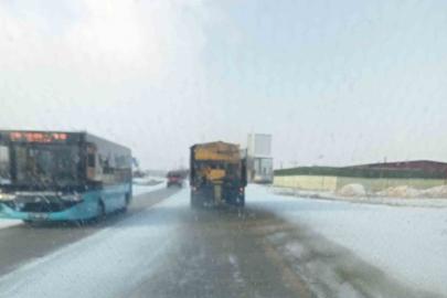 Kırıkkale’de yollarda buzlanmaya karşı tuzlama çalışması