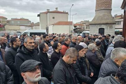 Kırkağaç’ın tarihi çınarı 112 yaşında hayatını kaybetti