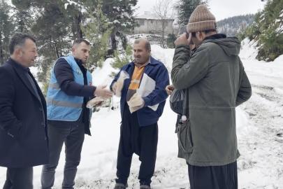 Kış günü belediye ekiplerinden ikram