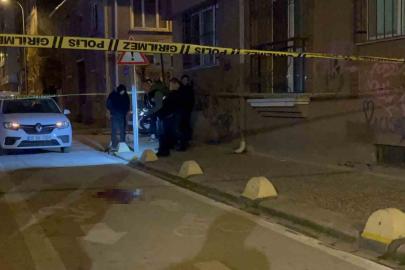 ’Kız’ kavgası kanlı bitti: 4 yerinden bıçaklanan genç ağır yaralandı