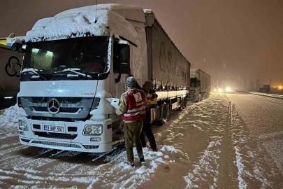 Kızılay’dan Tendürek Geçidi’nde sürücülere sıcak destek