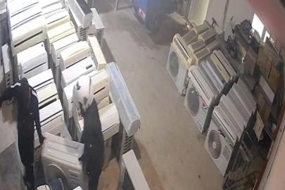 Klimayı çalarken önce kameraya, sonra polise yakalandılar