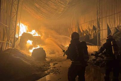 Kocaeli’de atık naylon deposunda yangın