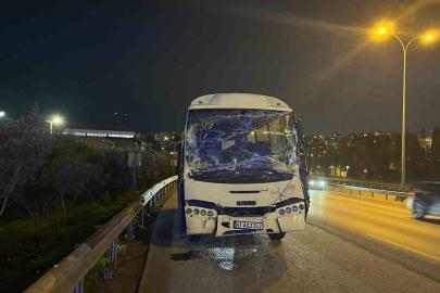 Kocaeli’de servis minibüsü tıra çarptı: 6 yaralı