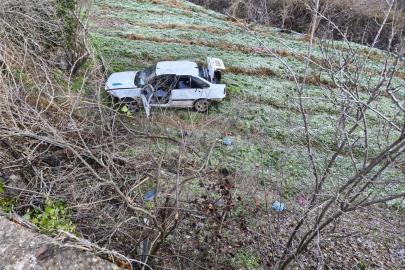 Kontrolden çıkan otomobil şarampole uçtu: 3 yaralı