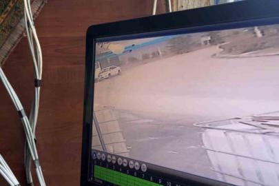 Kontrolden çıkan otomobilin çarptığı tırın deposu patladı