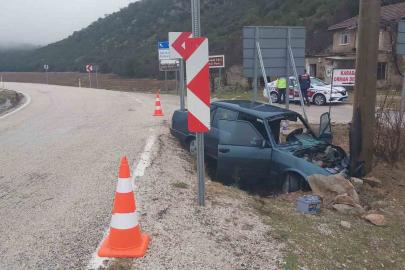 Kontrolden çıkan Tofaş şarampole devrildi: 5 yaralı