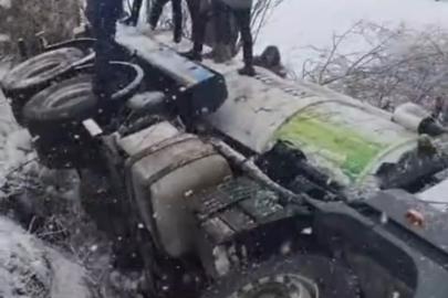 Kontrolden çıkan vidanjör şarampole devrildi