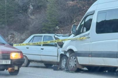 Konya’da otomobil ile yolcu minibüsü çarpıştı: 1 ölü, 1 yaralı