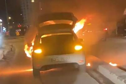 Konya’da seyir halindeki otomobil alev aldı