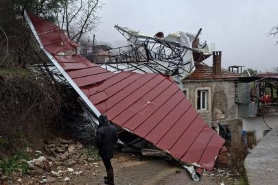 Köşk’te fırtına çatıları uçurdu, duvarlar yıkıldı