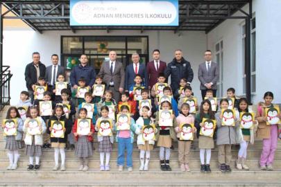 Köşk’te öğrencilerin yarıyıl karnelerini Kaymakam Taş verdi