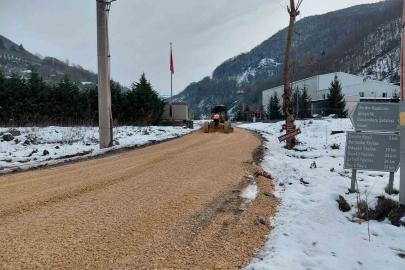Köylerde yol bakım çalışmaları sürüyor