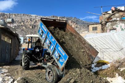 Köylüler el ele verdi, yarım bırakılan yolu birlikte yaptı