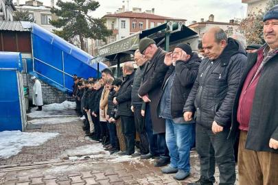 Krikonun kayması ile otobüsün altında kalan genç toprağa verildi