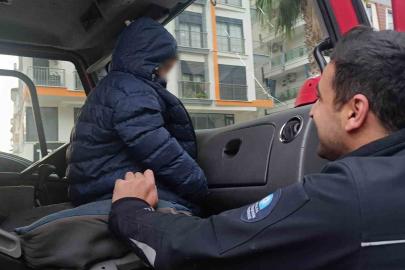 Küçük yaştaki çocuğu evde tek başına bıraktı, komşuların ihbarı ekipleri alarma geçirdi