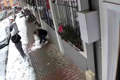 Küçükçekmece’de çocukların yaptığı kardan adamı götürdü
