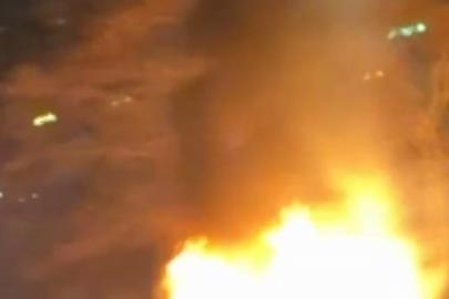 Küçükçekmece’de göl ağzındaki iki kayık alev alev yandı