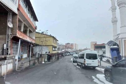 Kulp’ta yüksek kesimler beyaza büründü