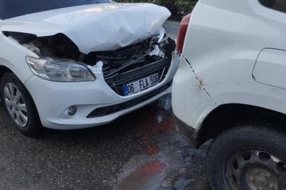 Kurtalan’da iki otomobil çarpıştı