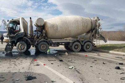 Kütahya’da beton mikserleri çarpıştı: 2 yaralı