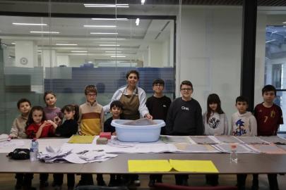 Kütahya’da çocuklardan "Atık Kâğıtlardan El Yapımı Kâğıda Elekte Kâğıt Yapım Workshop’a ilgi