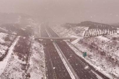 Kuzey Marmara Otoyolu’nda kar yağışı havadan görüntülendi