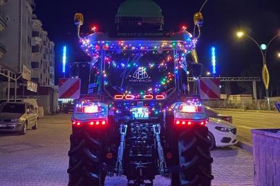 Led ışıklı traktör dikkat çekti