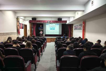 Lise öğrencilerine polisten eğitim