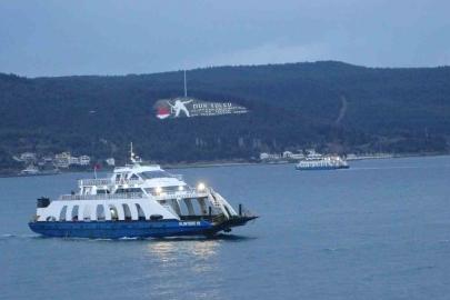 Lodos fırtınası nedeniyle çift yönlü trafiğe kapatılan Çanakkale Boğazı 45 saat sonra açıldı